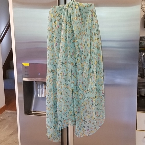 💕MONSERAT DE LUCCA💕 100% Silk Floral Chiffon Scarf NWT - Picture 3 of 9